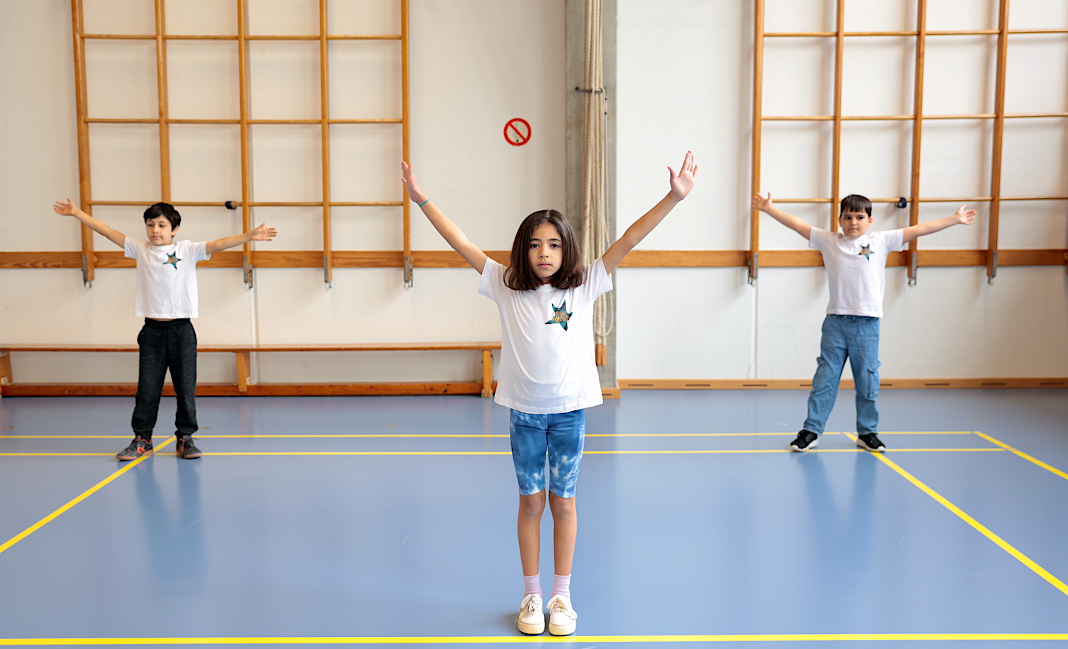 Tanzunterricht SJ 2023/24: Choreografie: Phillip Wiesner, Schule am See 3 b ©»Step by Step«/AnjaBeutler.de