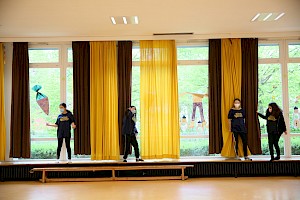 Tanzunterricht SJ 2020/21, Schule An der Burgweide Cotopaxi, Choreografin: Anastasia Schwarzkopf ©»Step by Step«/AnjaBeutler.de